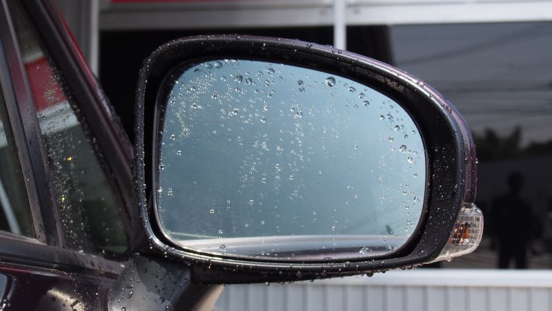 雨の日にサイドミラーにつく水滴が邪魔 そんな悩みを解決することができました 車の大辞典cacaca