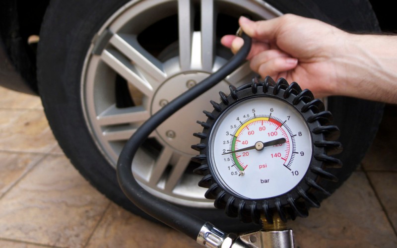 Checking-Tire-Pressure-1024x768