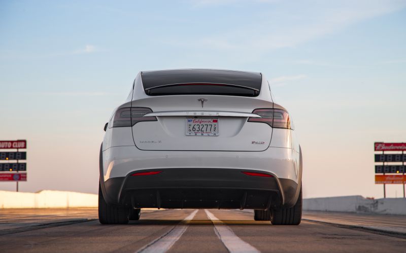 2016-Tesla-Model-X-P90D-rear-end