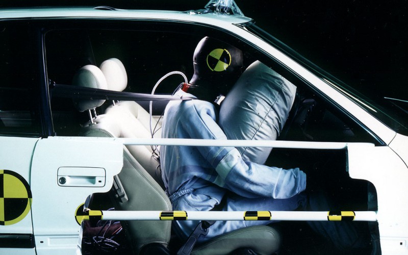 エアバッグの仕組み エアバッグが作動してもシートベルトをしていないと死亡率は8倍に上昇 車の大辞典cacaca