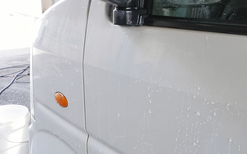 白い車の悩み事 水垢リムーバー で水アカを除去してみた 車の大辞典cacaca